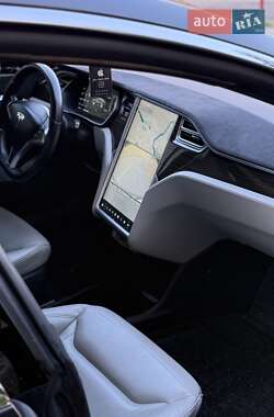 Лифтбек Tesla Model S 2015 в Виннице