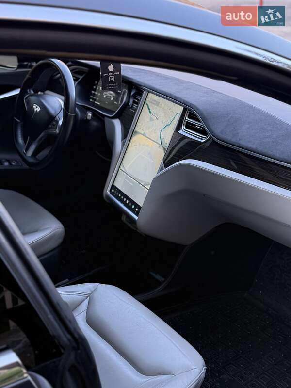 Лифтбек Tesla Model S 2015 в Виннице