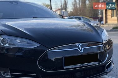 Лифтбек Tesla Model S 2015 в Виннице
