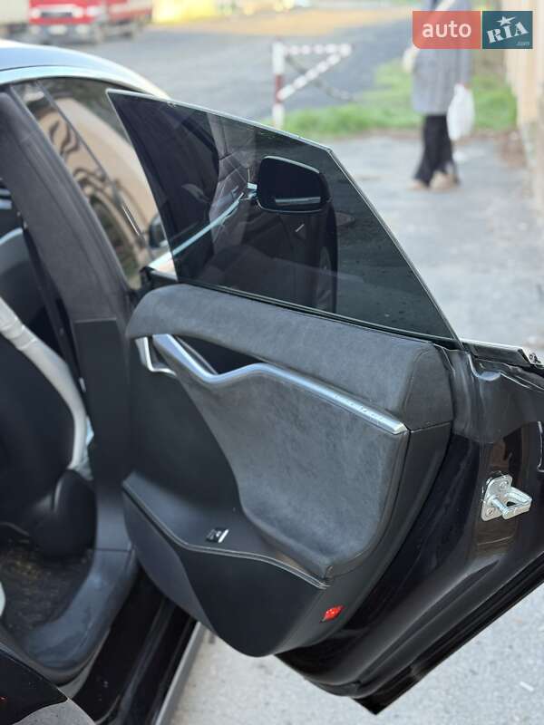 Лифтбек Tesla Model S 2015 в Виннице