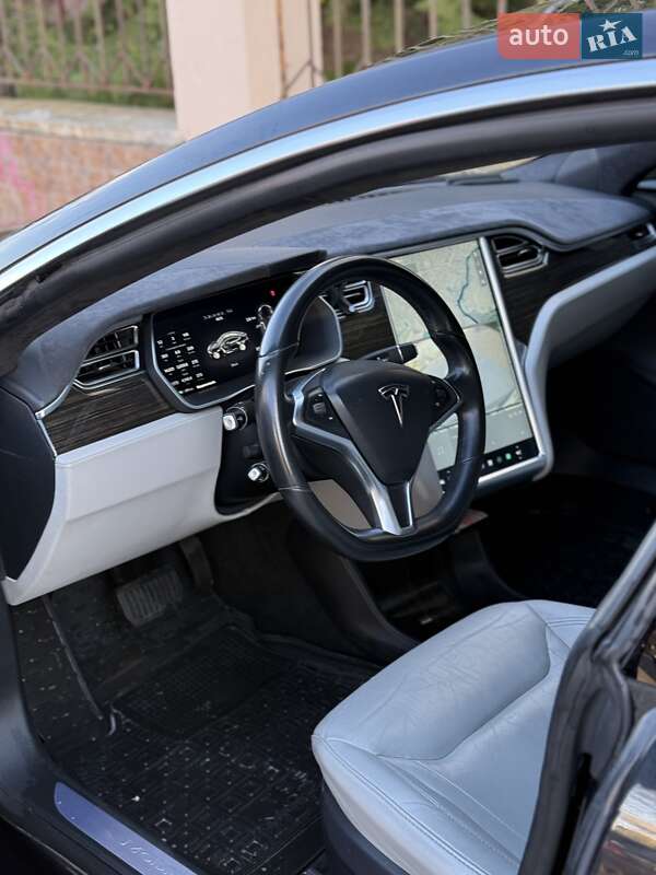 Лифтбек Tesla Model S 2015 в Виннице