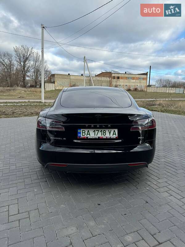 Лифтбек Tesla Model S 2016 в 