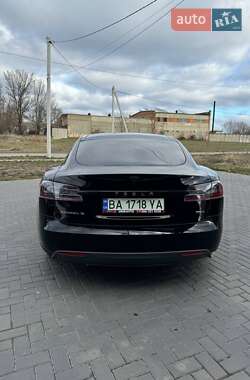 Лифтбек Tesla Model S 2016 в 