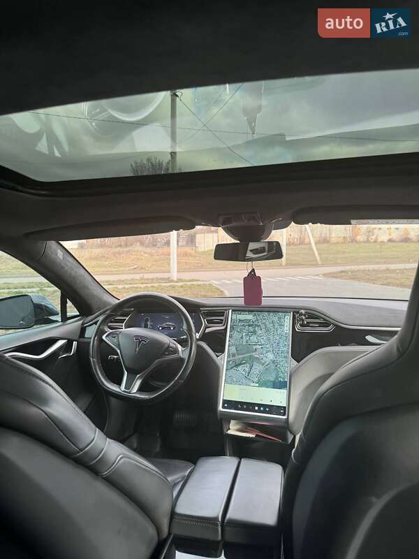 Лифтбек Tesla Model S 2016 в Кропивницком