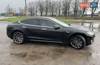 Лифтбек Tesla Model S 2015 в 
