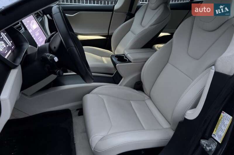 Лифтбек Tesla Model S 2018 в Тернополе
