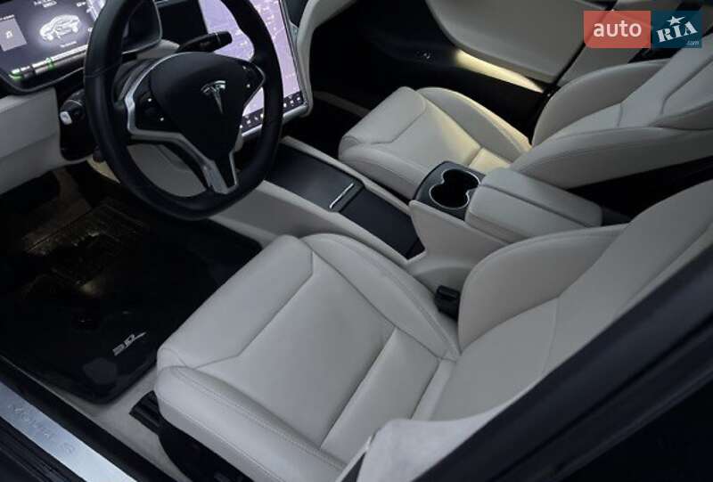 Лифтбек Tesla Model S 2018 в Тернополе
