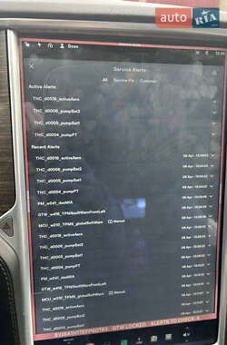 Лифтбек Tesla Model S 2014 в 