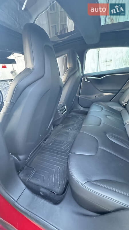 Лифтбек Tesla Model S 2015 в Киеве
