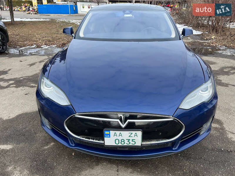 Лифтбек Tesla Model S 2015 в Киеве