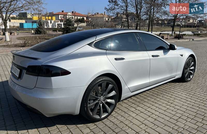 Лифтбек Tesla Model S 2017 в Одессе