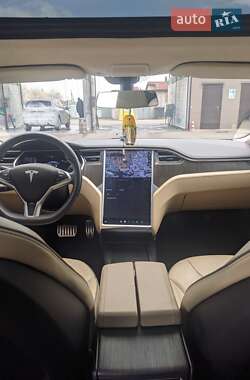 Лифтбек Tesla Model S 2013 в 