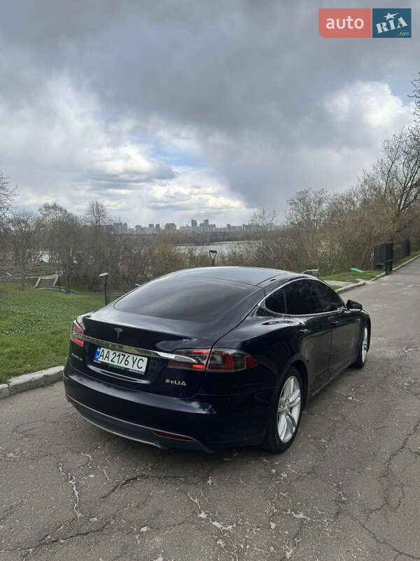 Лифтбек Tesla Model S 2015 в Киеве фото 8 Лифтбек Tesla Model S 2015 в Киеве
