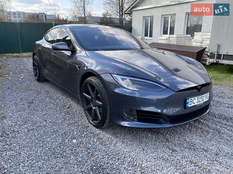 Ліфтбек Tesla Model S 2017 в Львові