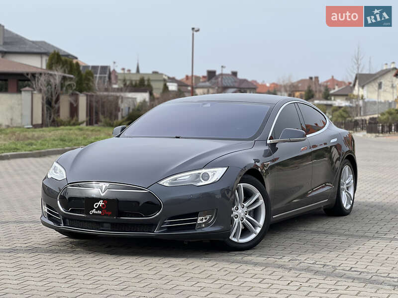 Лифтбек Tesla Model S 2014 в 