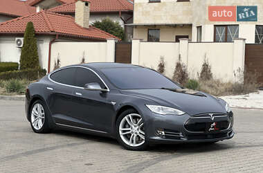 Лифтбек Tesla Model S 2014 в 