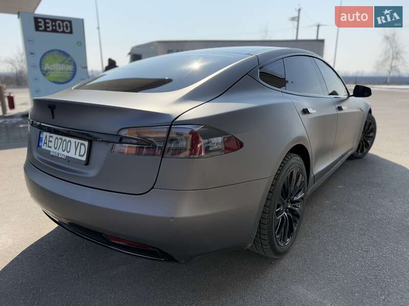 Лифтбек Tesla Model S 2016 в Днепре