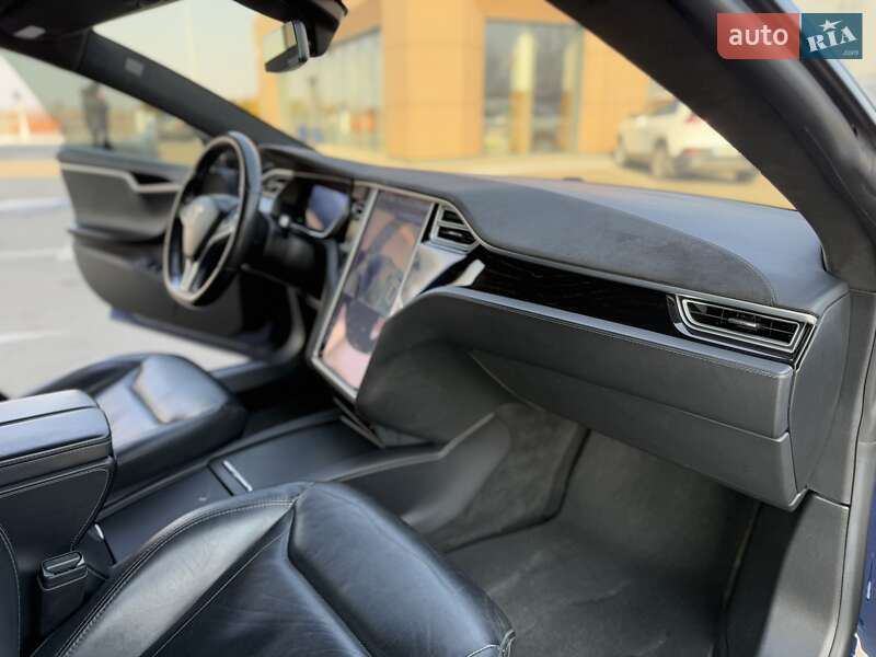 Лифтбек Tesla Model S 2016 в Днепре