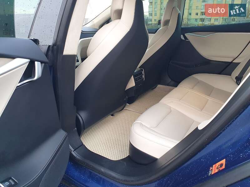 Лифтбек Tesla Model S 2018 в Львове