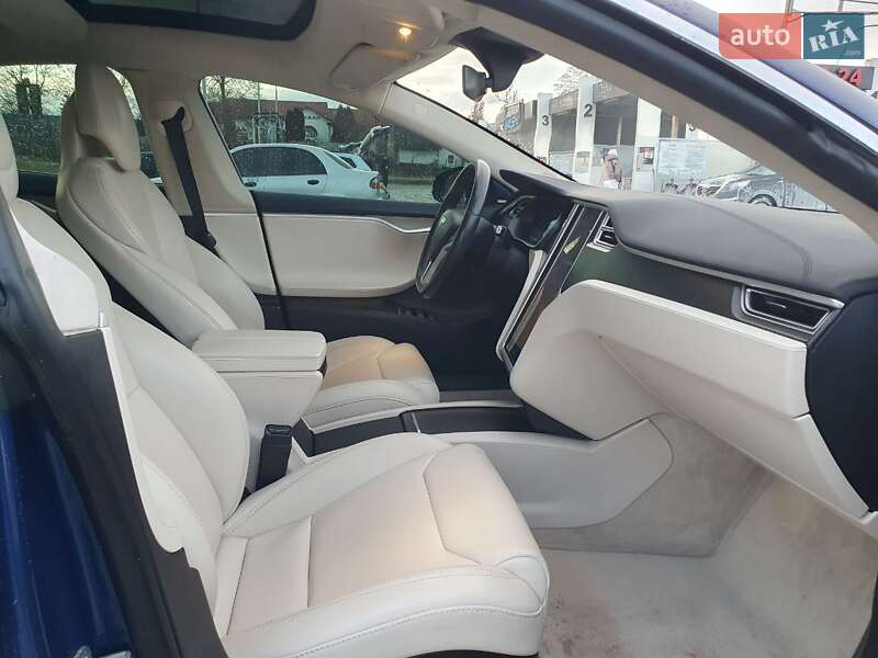 Лифтбек Tesla Model S 2018 в Львове