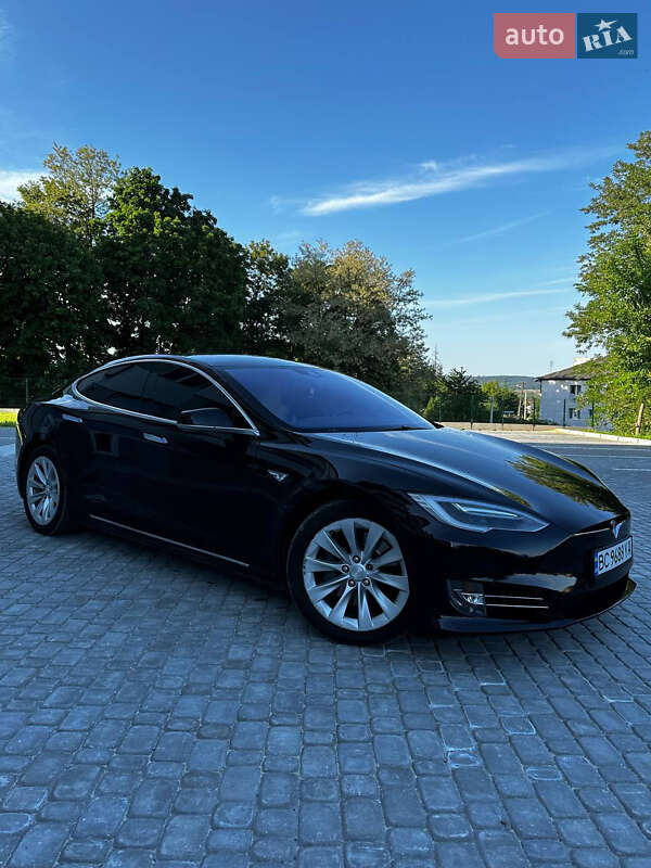 Лифтбек Tesla Model S 2016 в Львове