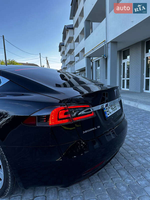 Лифтбек Tesla Model S 2016 в Львове