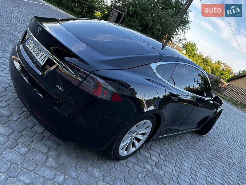 Лифтбек Tesla Model S 2016 в Львове