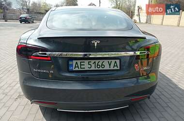 Лифтбек Tesla Model S 2015 в 