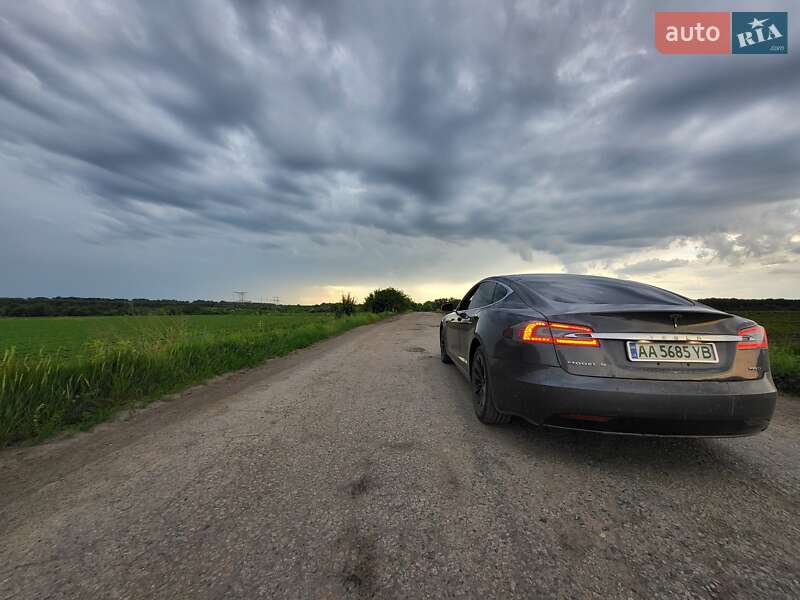 Ліфтбек Tesla Model S 2017 в Києві фото 6 Ліфтбек Tesla Model S 2017 в Києві