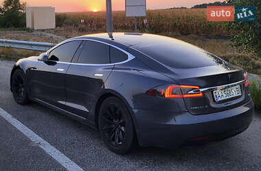 Лифтбек Tesla Model S 2017 в Киеве