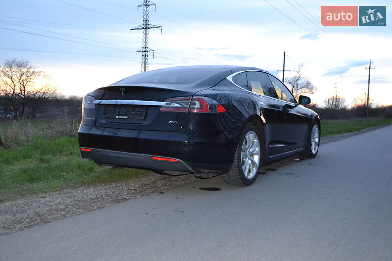 Лифтбек Tesla Model S 2015 в Днепре