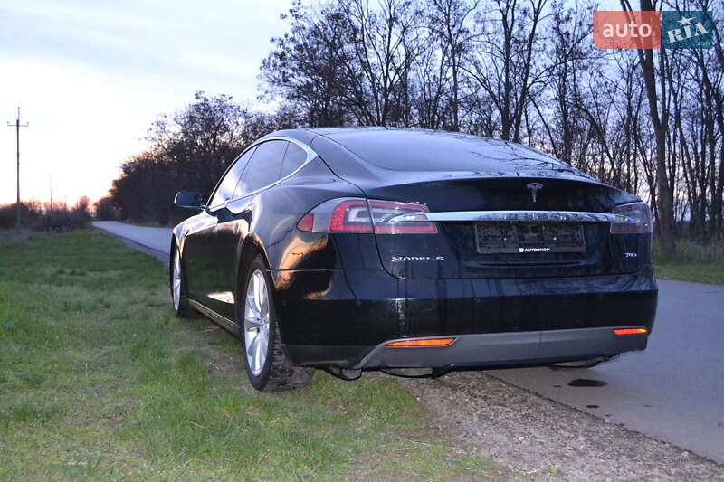 Лифтбек Tesla Model S 2015 в Днепре