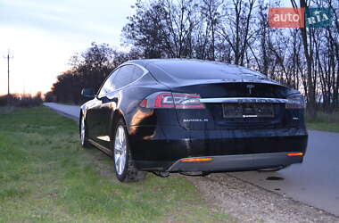 Лифтбек Tesla Model S 2015 в 