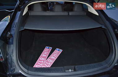 Лифтбек Tesla Model S 2015 в 