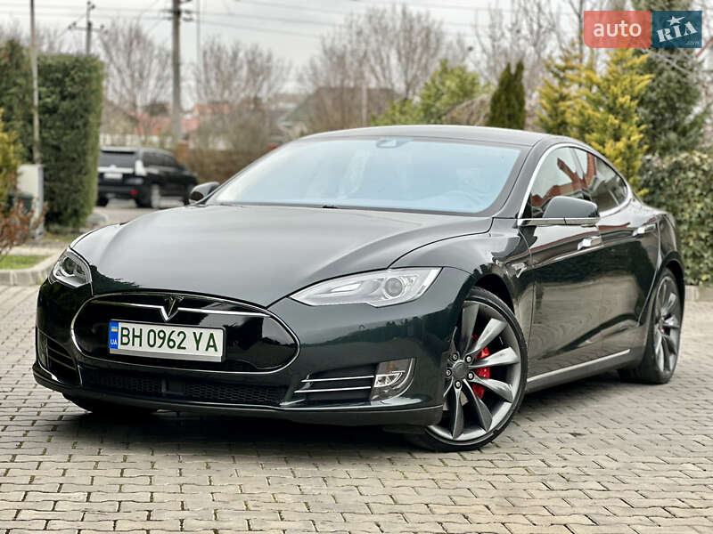 Лифтбек Tesla Model S 2014 в 