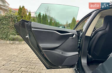 Лифтбек Tesla Model S 2014 в 
