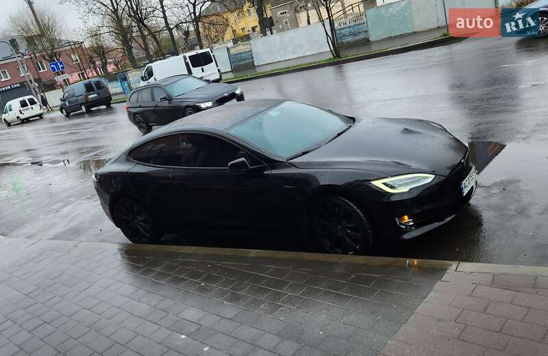 Tesla Model S 2020
