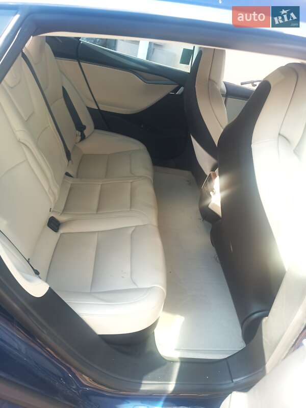 Лифтбек Tesla Model S 2018 в Киеве