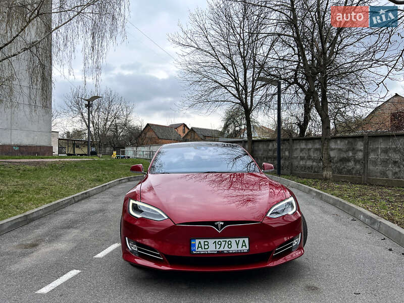 Лифтбек Tesla Model S 2016 в Виннице