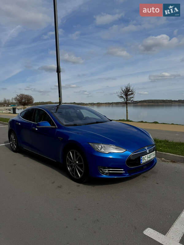 Tesla Model S 2015