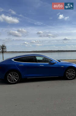 Ліфтбек Tesla Model S 2015 в 
