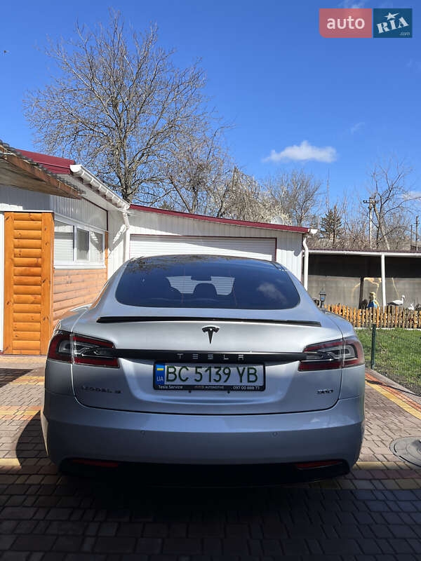 Ліфтбек Tesla Model S 2016 в Львові