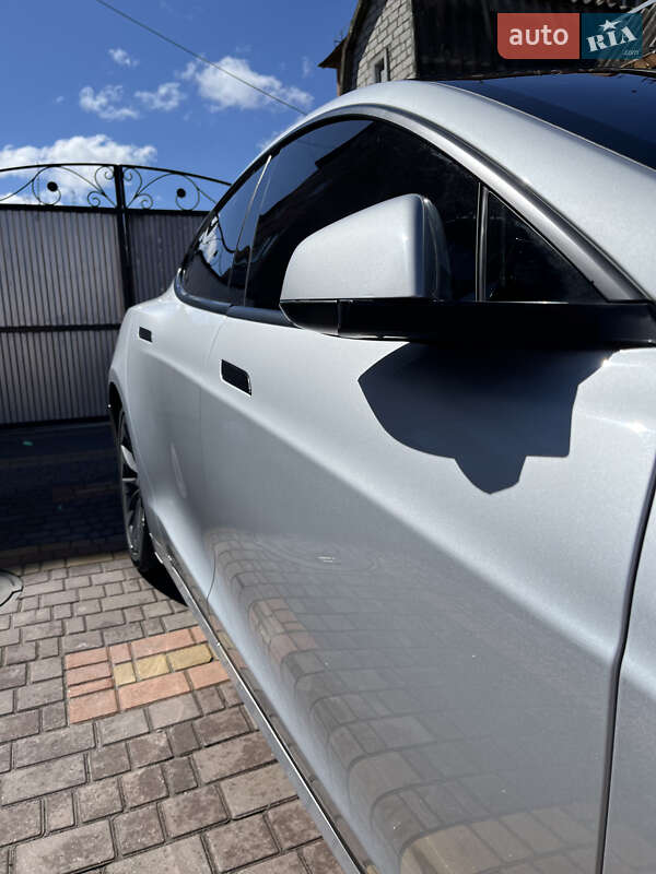 Ліфтбек Tesla Model S 2016 в Львові