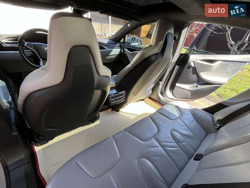 Ліфтбек Tesla Model S 2016 в Львові