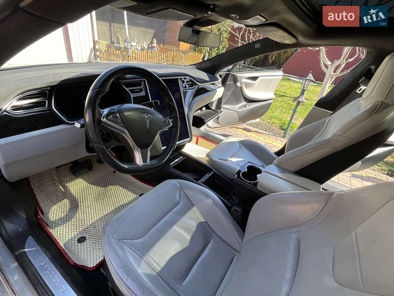 Ліфтбек Tesla Model S 2016 в Львові