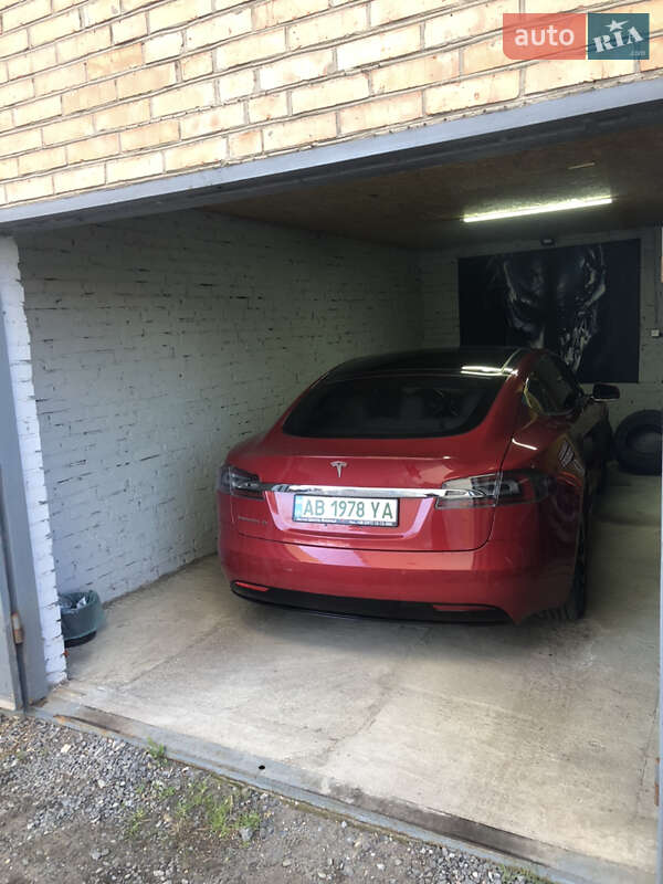 Лифтбек Tesla Model S 2016 в Виннице
