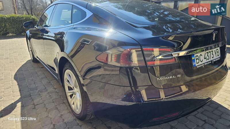 Лифтбек Tesla Model S 2017 в Львове
