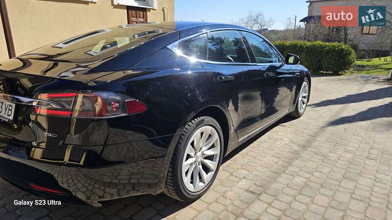 Лифтбек Tesla Model S 2017 в Львове