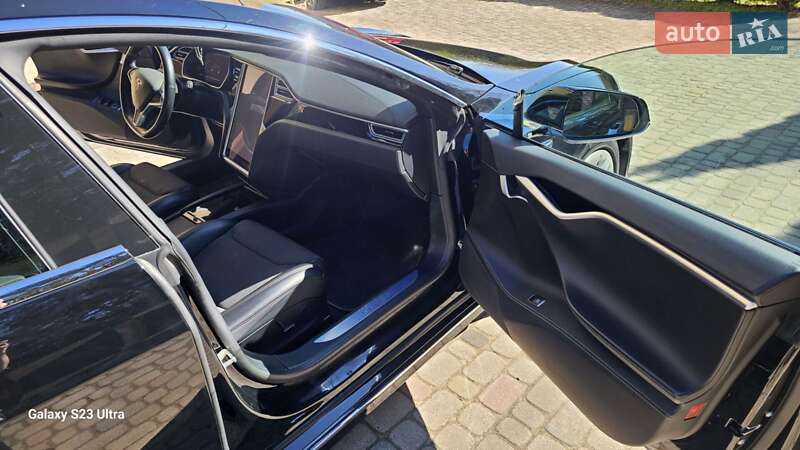Лифтбек Tesla Model S 2017 в Львове