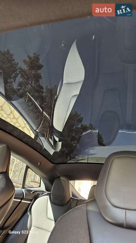 Лифтбек Tesla Model S 2017 в Львове